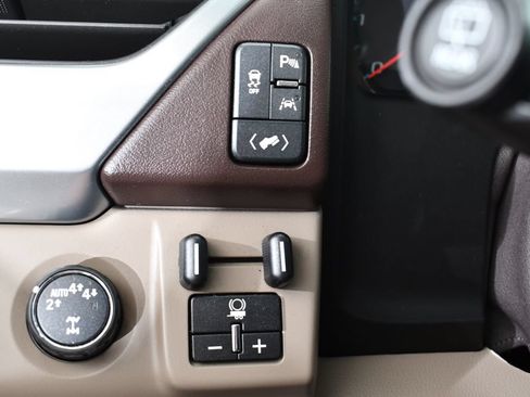 Used 2018 Chevrolet Suburban Premier AWD/4WD image 29