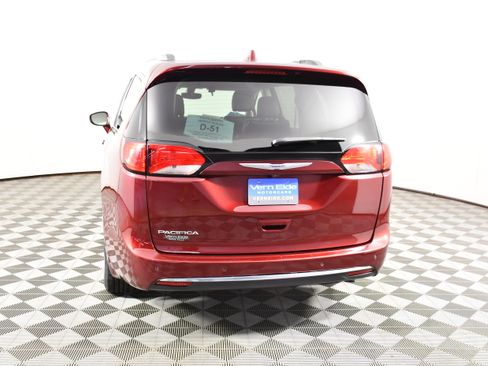 Used 2019 Chrysler Pacifica Touring-L FWD image 7