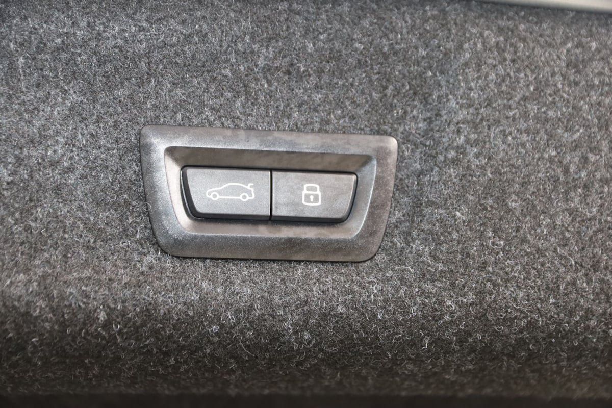 Used 2025 BMW M3 w/ Executive Package RWD image 52