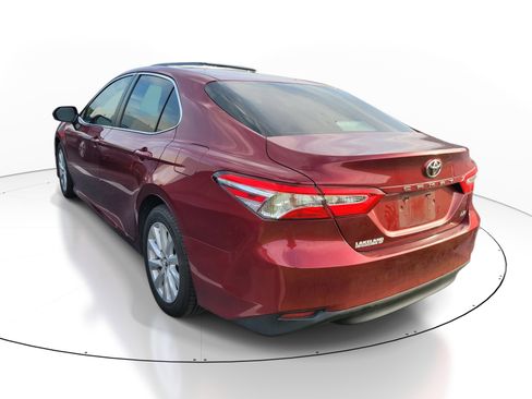 Used 2018 Toyota Camry LE w/ Convenience Package FWD image 5