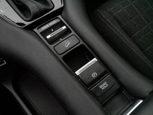 Certified 2023 Honda HR-V LX image 25