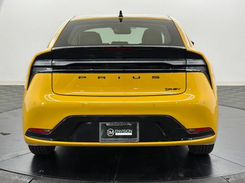 New 2027 Toyota Prius Plug-In Hybrid FWD image 10