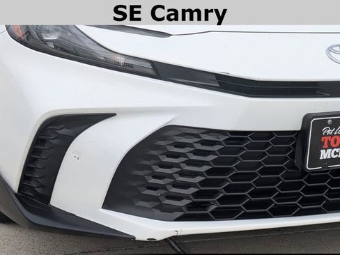 Used 2025 Toyota Camry SE image 3