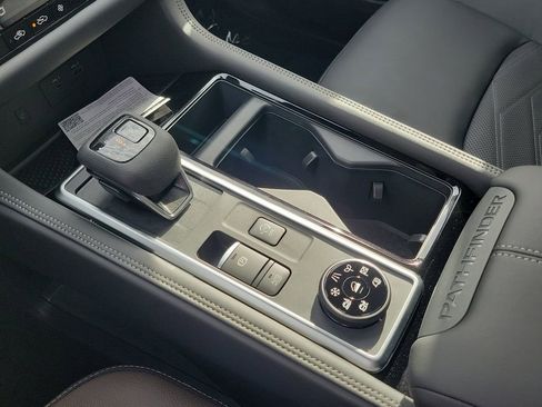 New 2025 Nissan Pathfinder Platinum image 11