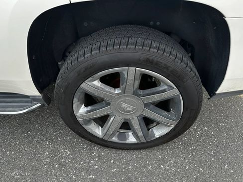 Used 2015 Cadillac Escalade Luxury AWD/4WD image 37