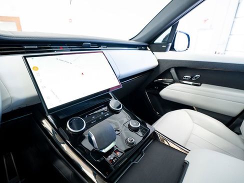 Used 2023 Land Rover Range Rover Sport SE image 41