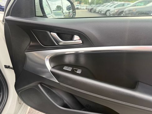 Used 2025 Genesis G70 2.5T RWD image 17