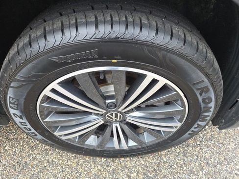 Used 2024 Volkswagen Tiguan Wolfsburg Edition image 9