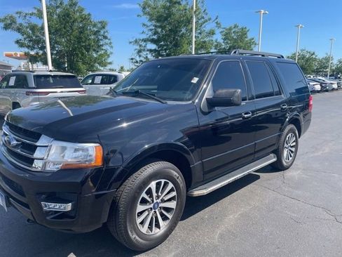 Used 2017 Ford Expedition XLT w/ Equipment Group 202A AWD/4WD image 5