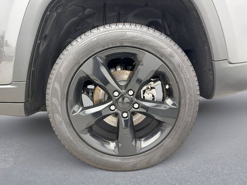 Used 2025 Jeep Grand Cherokee Limited w/ Black Appearance Package image 26