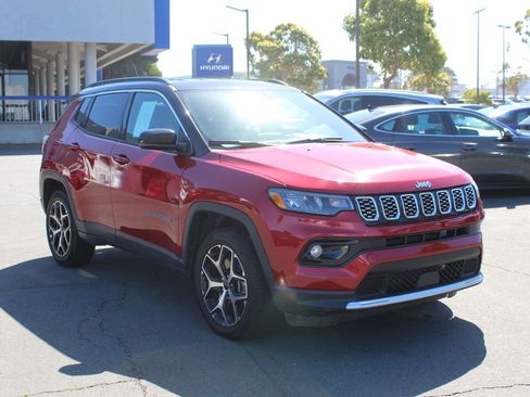 Used 2025 Jeep Compass Limited AWD/4WD image 5