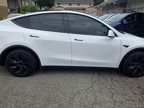 Used 2025 Tesla Model Y Long Range image 4