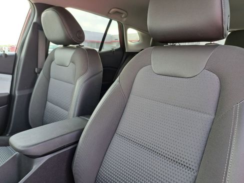 Used 2025 Chevrolet Trax LT image 18