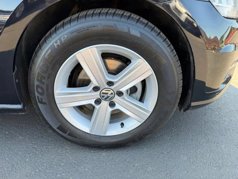 Used 2018 Volkswagen Golf SE FWD image 28