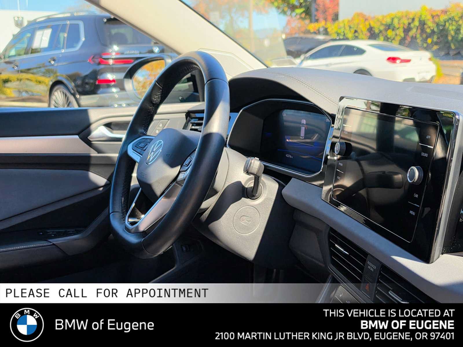 Used 2025 Volkswagen Jetta SE FWD image 12