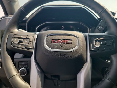 Used 2025 GMC Sierra 1500 SLE AWD/4WD image 13