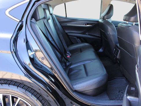 Used 2025 Toyota Camry XLE FWD image 33