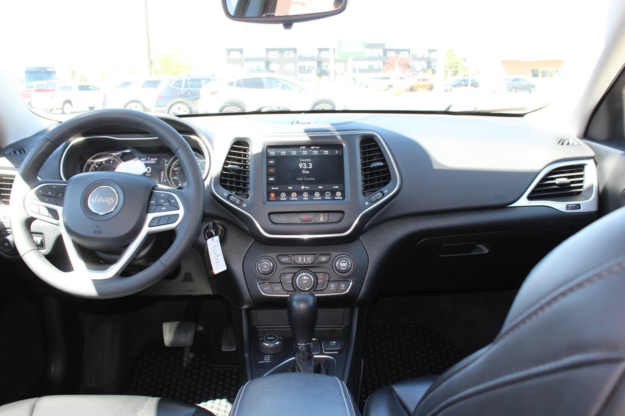 Used 2022 Jeep Cherokee Latitude w/ Sun & Sound Group AWD/4WD image 21