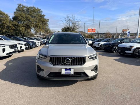 Certified 2025 Volvo XC40 B5 Plus image 8