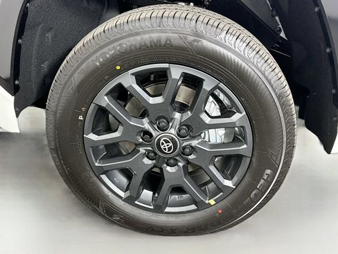 New 2026 Toyota Tundra Platinum AWD/4WD image 32