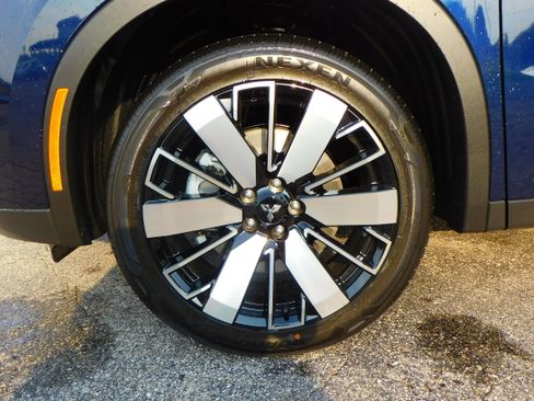 New 2025 Mitsubishi Outlander SE image 3