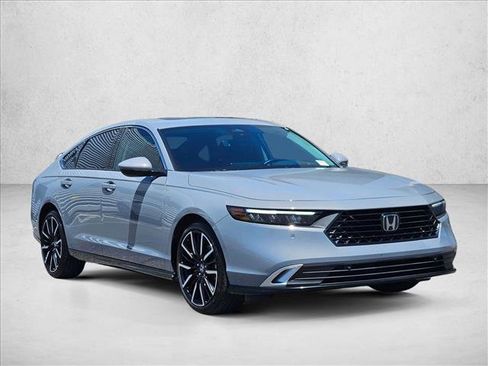Used 2024 Honda Accord Touring image 3