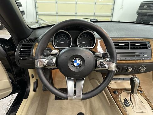 Used 2006 BMW Z4 3.0i RWD image 17