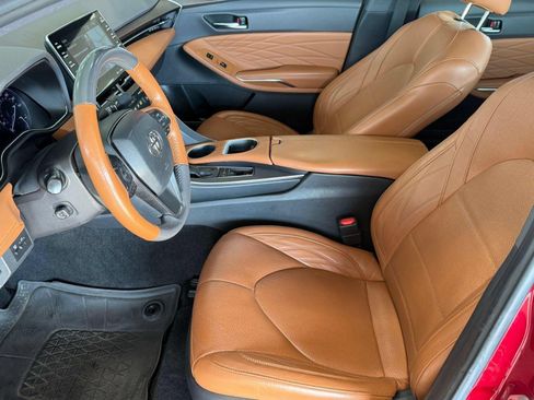 Used 2019 Toyota Avalon Limited FWD image 5