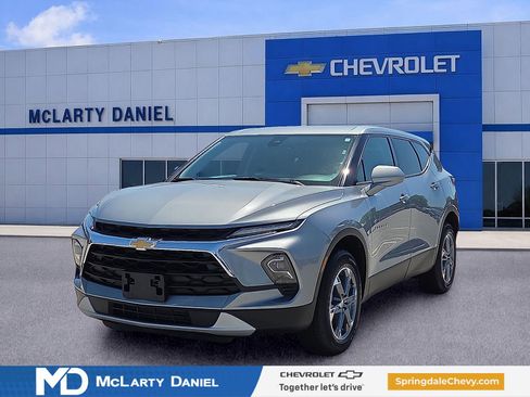 Used 2025 Chevrolet Blazer LT AWD/4WD image 2