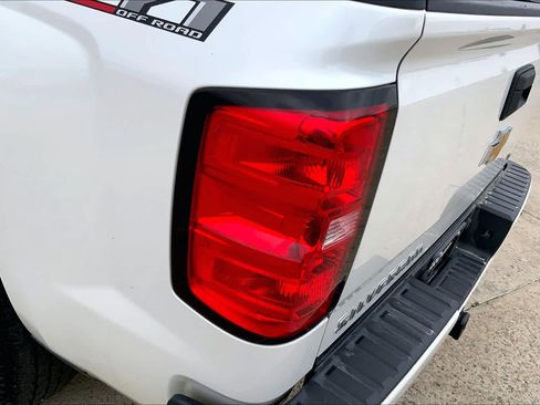 Used 2018 Chevrolet Silverado 1500 LT w/ Texas Edition image 29