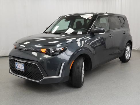 Used 2025 Kia Soul LX w/ LX Technology Package FWD image 4