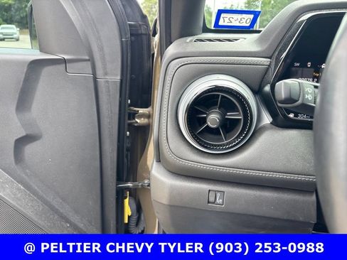 Used 2024 Chevrolet Colorado LT w/ LT Convenience Package III RWD image 13
