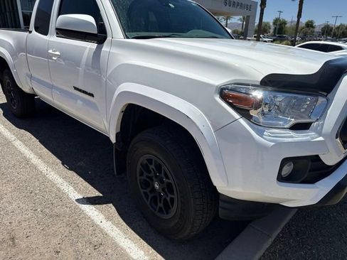 Used 2020 Toyota Tacoma SR5 AWD/4WD image 18