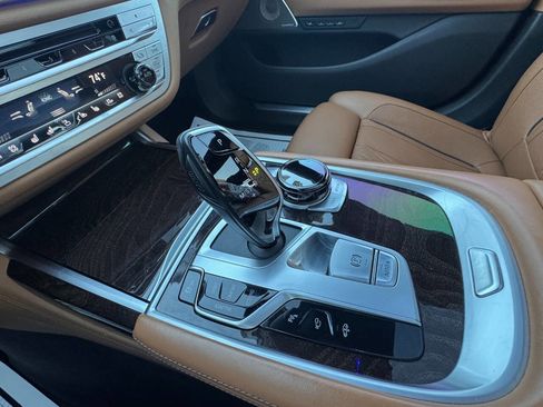 Used 2020 BMW 750i xDrive w/ Autobahn Package image 28
