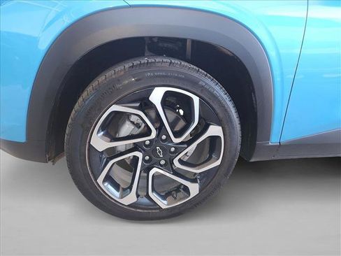 Used 2025 Chevrolet Trax RS w/ Driver Confidence Package FWD image 23