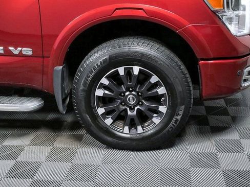Used 2018 Nissan Titan PRO-4X w/ Pro-4x Convenience Package image 32