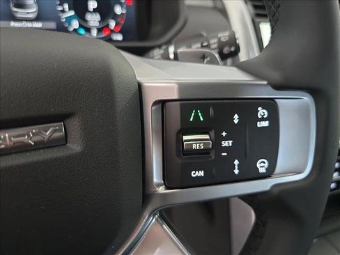 Used 2025 Land Rover Discovery Dynamic SE AWD/4WD image 19