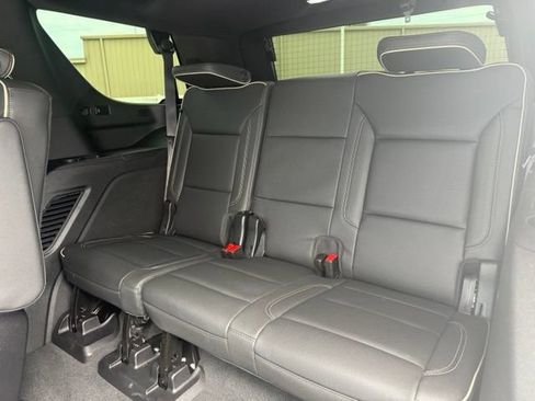 Used 2024 GMC Yukon SLT w/ SLT Premium Package RWD image 5
