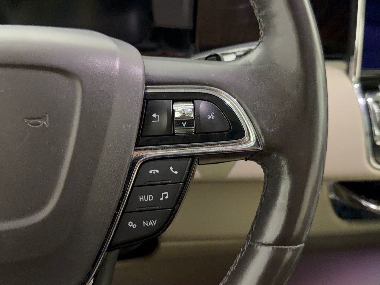 Used 2018 Lincoln Navigator Reserve w/ Technology Package AWD/4WD image 19