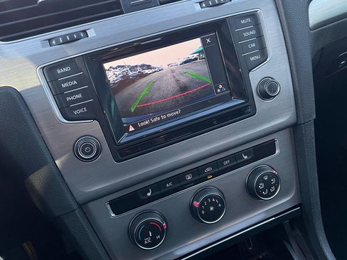 Used 2015 Volkswagen Golf SE image 20