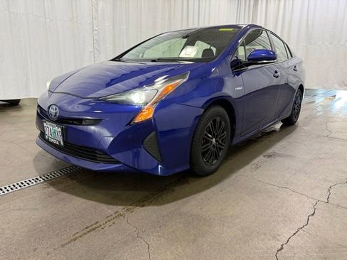 Certified 2017 Toyota Prius Three FWD image 23