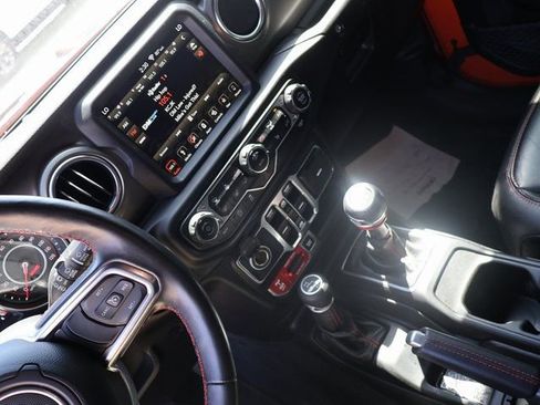 Used 2019 Jeep Wrangler Unlimited Rubicon w/ Uconnect 4C Nav & Sound Group AWD/4WD image 22