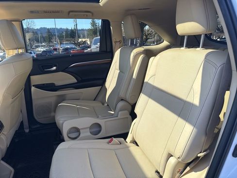 Used 2019 Toyota Highlander Limited Platinum image 24