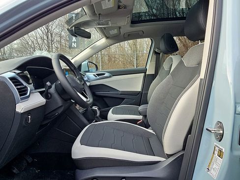 New 2026 Volkswagen Taos SE AWD/4WD image 12