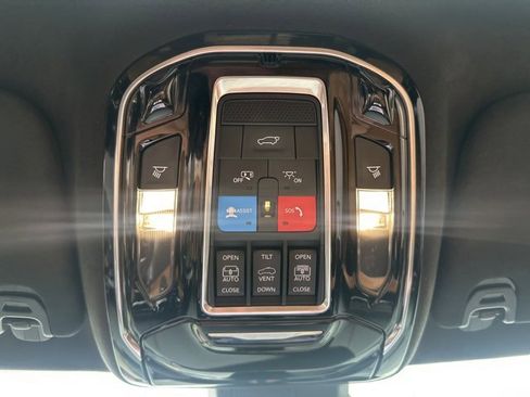 Used 2022 Jeep Grand Wagoneer Series III w/ Flexible Seating Group image 33