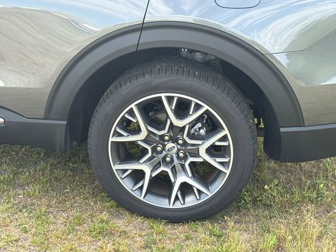 Used 2025 Ford Explorer Platinum w/ Ultimate Package AWD/4WD image 4