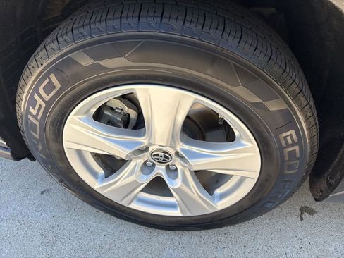 Used 2021 Toyota Highlander LE image 20