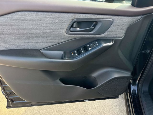 Used 2023 Nissan Rogue S FWD image 25