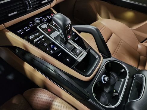 Used 2019 Porsche Cayenne image 41