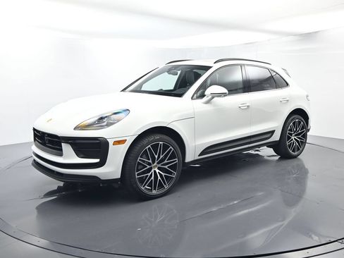 Certified 2026 Porsche Macan AWD/4WD image 1